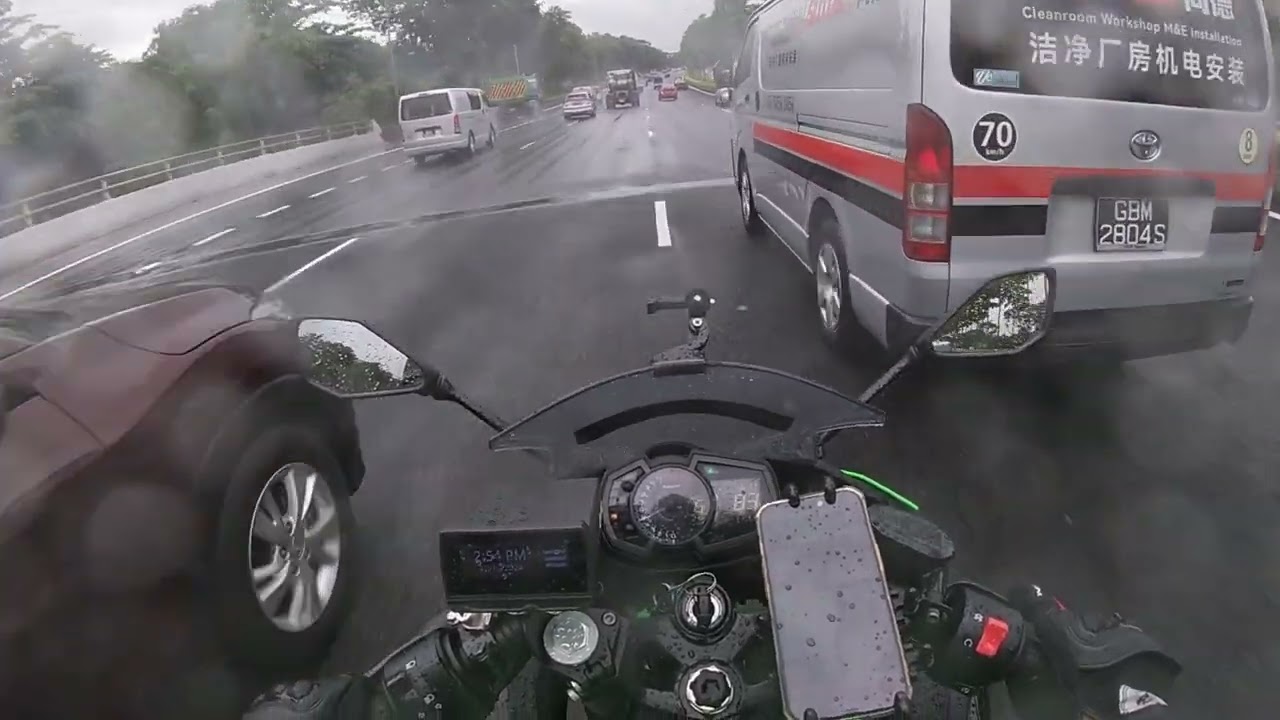 Ride in the rain Kawasaki Ninja 400