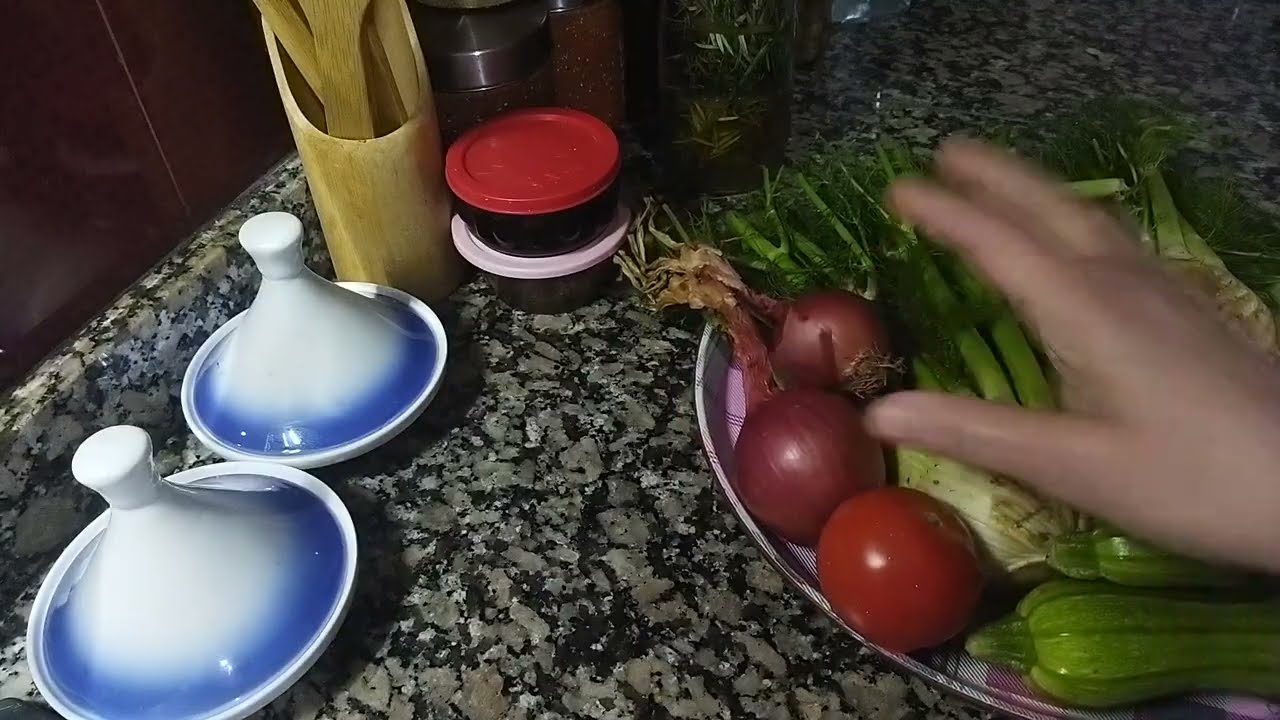 طاجين ديال البسباس القرعه او الكوسه باللحم 