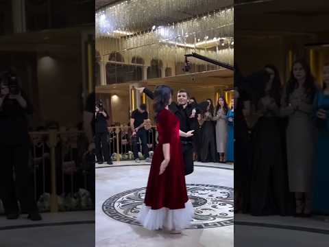 Красивая 😍 пара танцует 💃, с вас лайк и подписка , поддержим 👍 молодых! #махачкала #грозный #кавказ