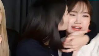 IZONE Eunbi kissing Chaewon's cheeks! 201004