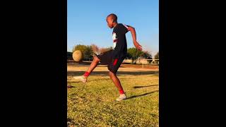 Freestyle ✌🏽🔥@7mlc @unisport @jeremylynch #football #footballskillschallenge #footballskills