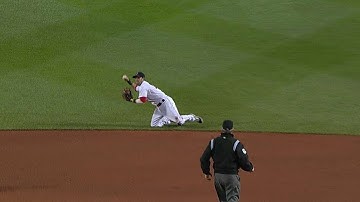 ATL@BOS: Pedroia makes diving stop, saves a run