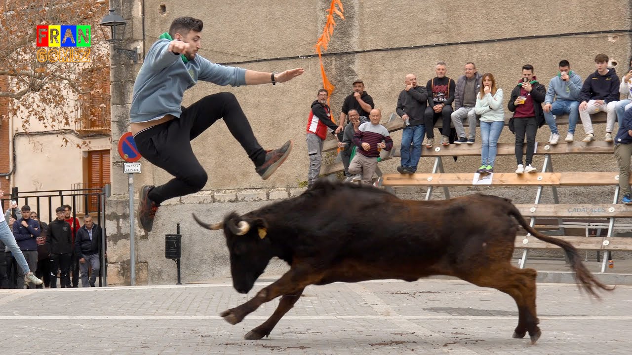 Exhibicion recortadores Alto Mijares Carnaval 2025 - Cirat Castellon Toros Fran Gomez Bous Al Carrer
