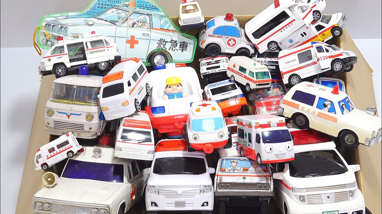 A huge collection of miniature ambulances🚑⭐️ Turn on the siren and run up the hill♪