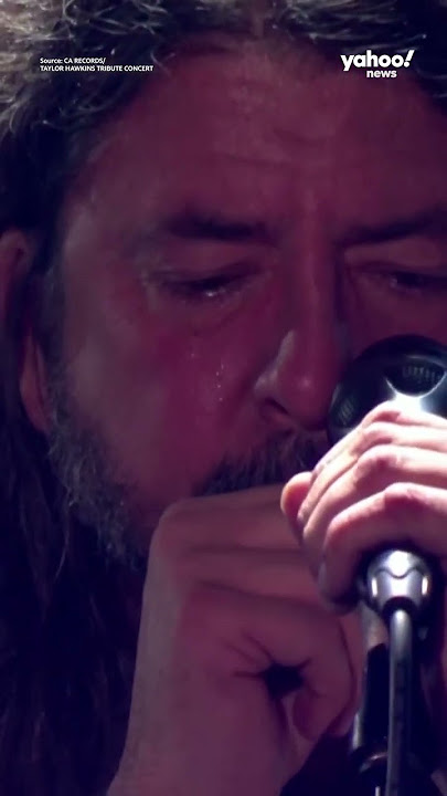 Foo Fighters' Dave Grohl breaks down during emotional Taylor Hawkins tribute concert | #shorts