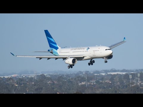 Garuda Indonesia A330 BATTLES 89km/h GUSTS at Melbourne Airport