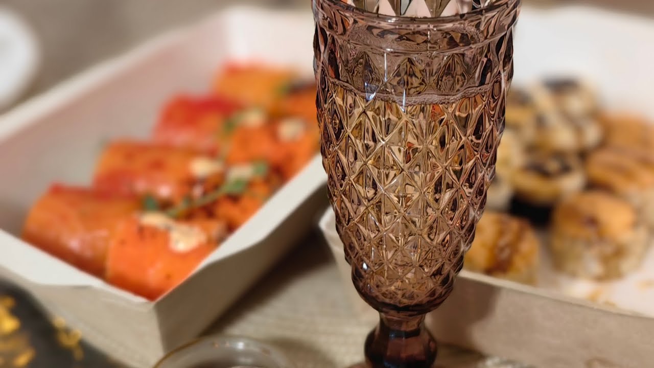 Наконец-то родители отдыхают💃. Устроили романтик с мужем 🍱🥂