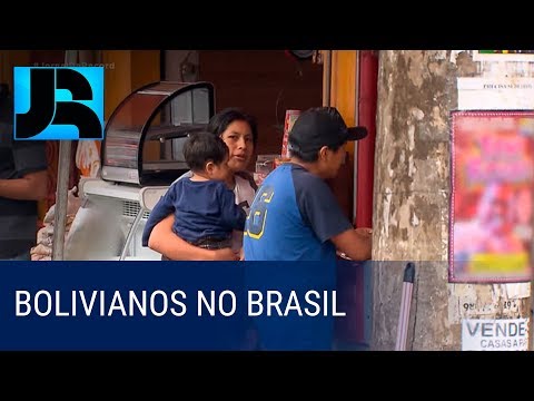 Bolivianos no Brasil se preocupam com familiares e amigos no país natal