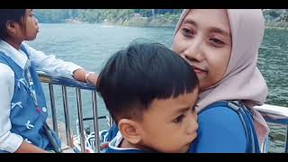 WANITA TERHEBAT by Fajr Zhendja