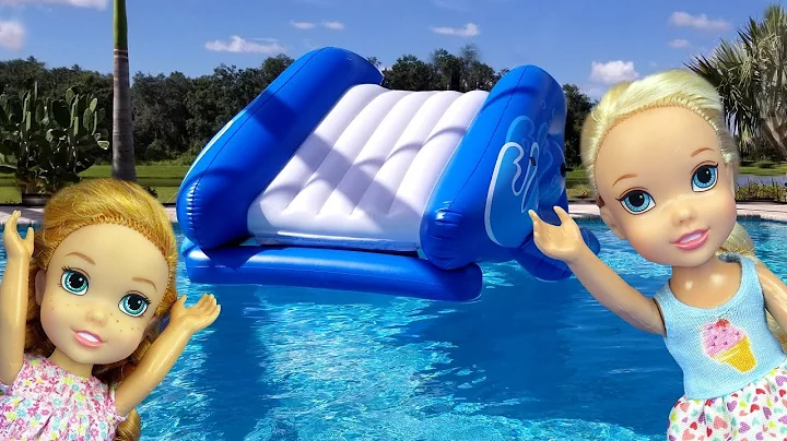 Water Slide ! Elsa and Anna toddlers - pool playda...
