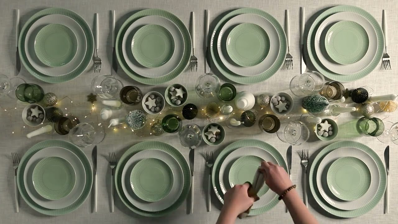 Zeitlos & Vielseitig: AMINA in Weiß und Seladon für jeden Anlass