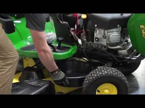 How to Perform a Traditional Oil Change | John Deere 100 Series Lawn Tractor