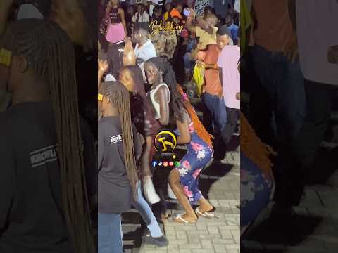 Nkyinkyim Band Thrills Freshers At Dept Of Music At Legon To Some Fine Old Shool Tunes 