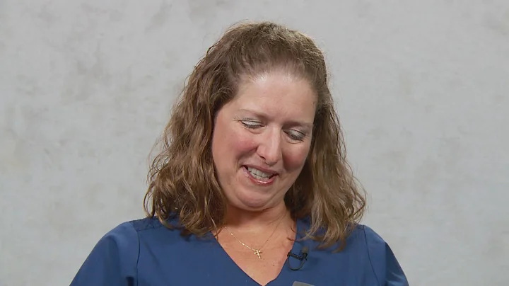 Nurse Ann Arnold reads a patient thank you