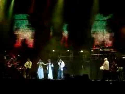 Neeti MohanSukhwinder - Rahman Concert Dallas - Mahiya