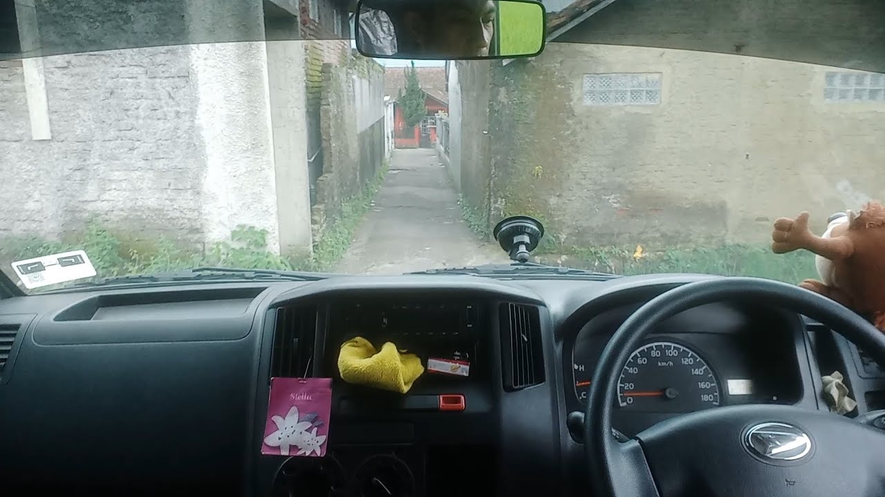 Harus lipat spion kalo masuk sini