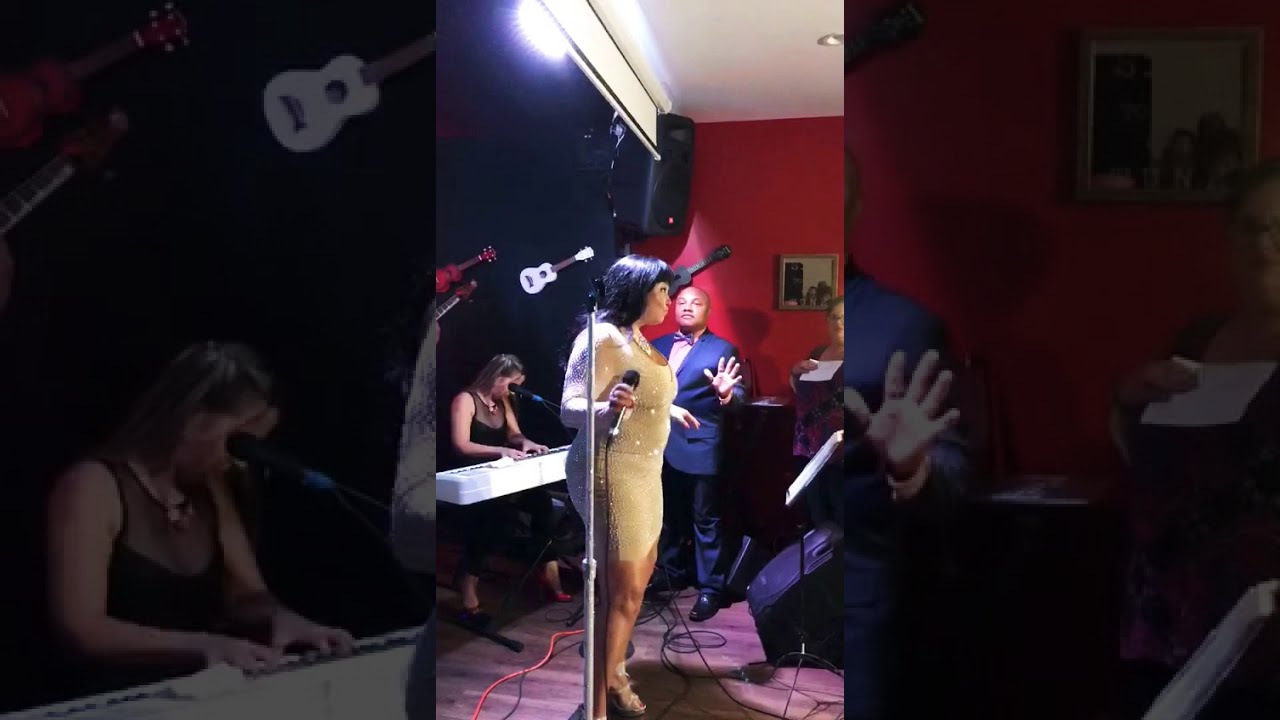 Si no te gusta lo que ves... cierra los ojos y escucha! Que te pedi