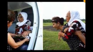 Menteri Susi Pudjiastuti Menggendong Ibunya Naik Pesawat