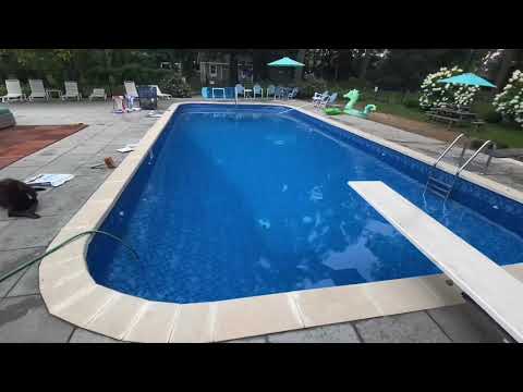 How to Floc a Pool with Aluminum Sulfate