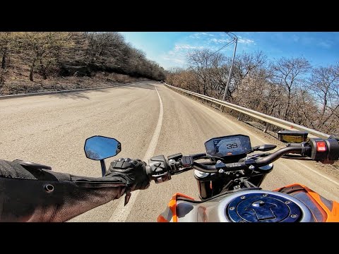 სკალპელზე ბასრი KTM Duke 790