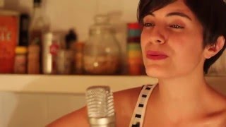 Video thumbnail of "Promesas sobre el bidet (Acoustic Cover - Charly García) - Malena Di Bello"