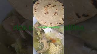rico caldo de gallina