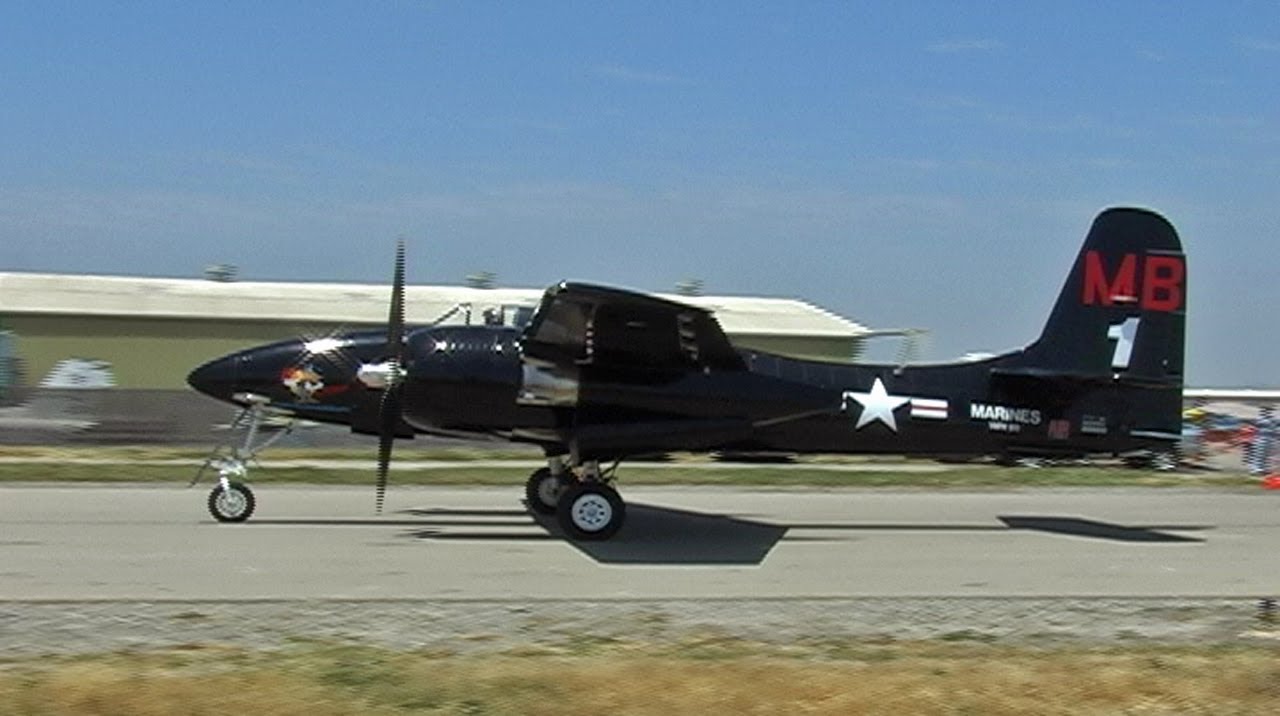 Grumman F7F Tigercat Aerobatics Big Pratt & Whitney Thunder! YouTube