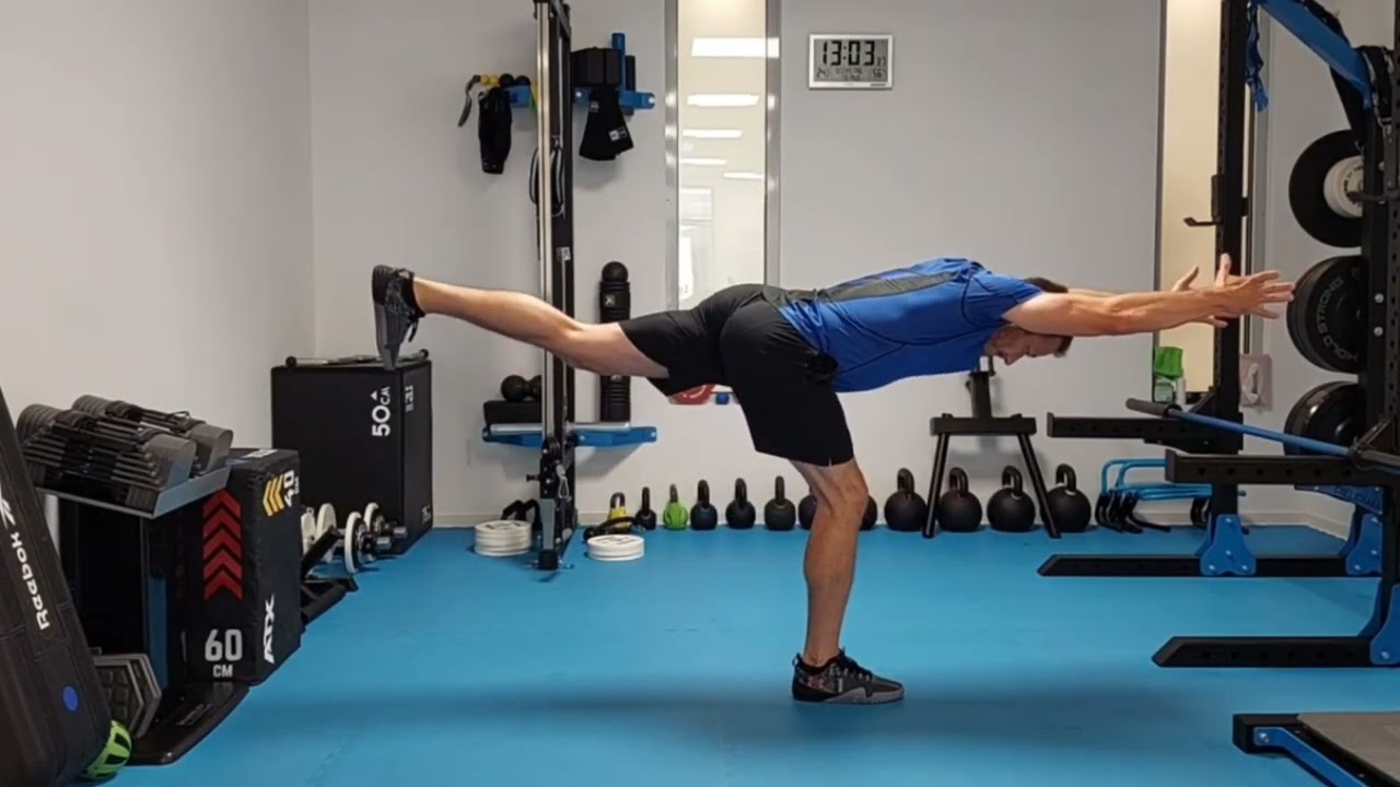 Kombination: Quadrizeps Dehnung - Ausfallschritt rückwärts mit seitlicher Rumpfdehnung - Standwage