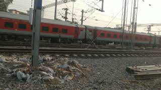 14005 Lichchavi express from SMI to ANVT express arriving at Prayagraj jn pt no.6