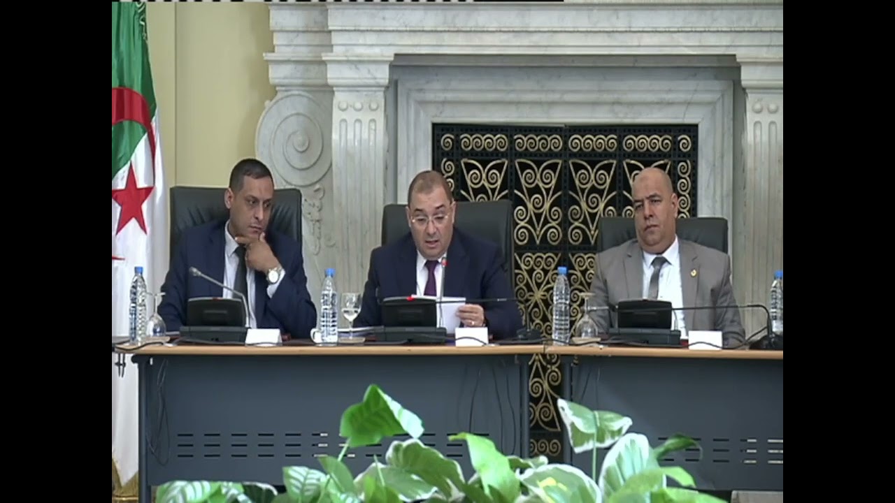 وزير العدل يعرض نص قانون يتعلق بحماية الأشخاص الطبيعيين في مجال معالجة المعطيات ذات الطابع الشخصي