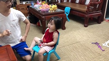 Ông bố hài hước ôn toán cho con 2,5 tuổi thi vào lớp 1