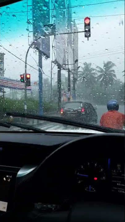 Video Super Singkat Sensasi Toyota Fortuner VRZ Ketika Hujan Deras