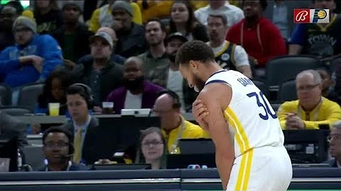 Steph Curry heads to the locker room with a shoulder injury