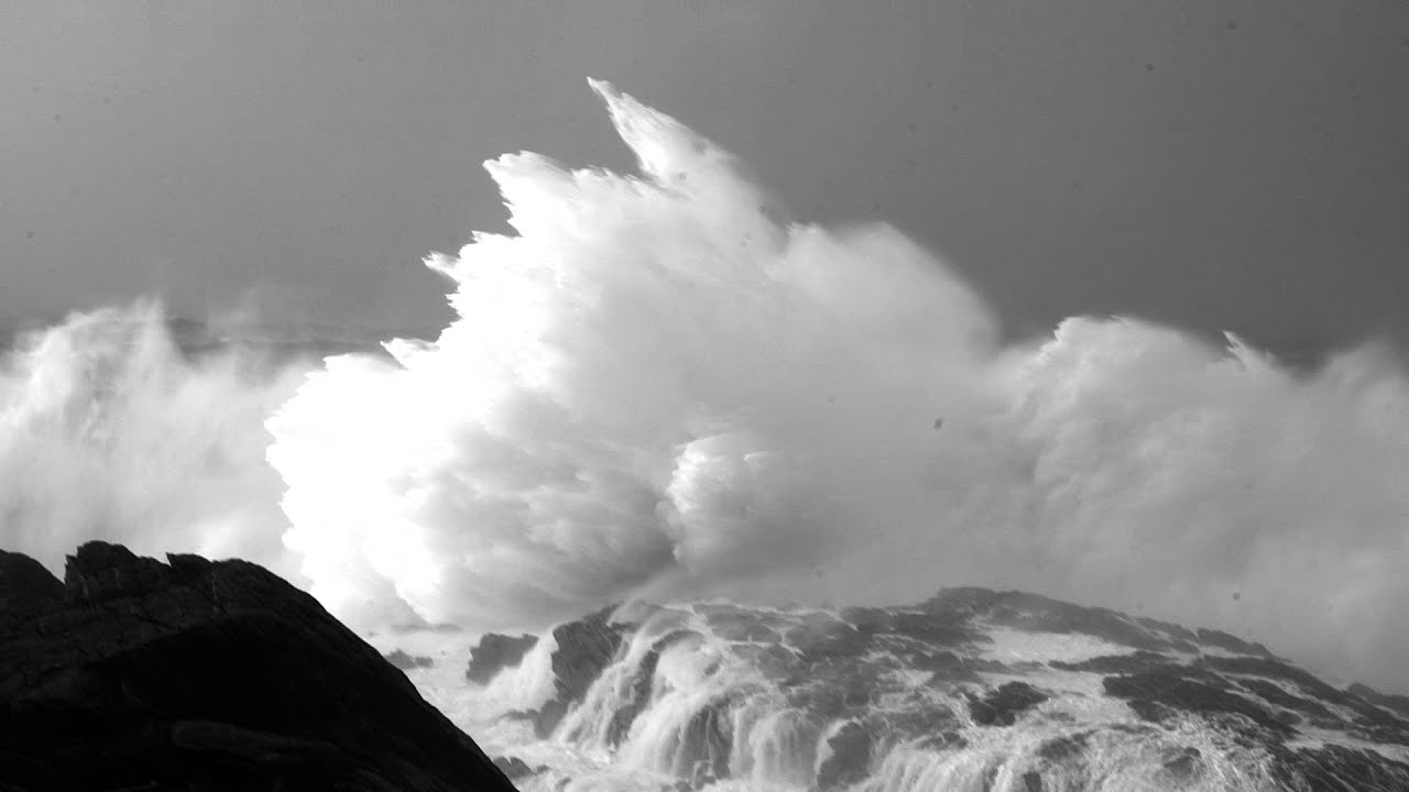 Giant waves in North West Ireland - February 02, 2016