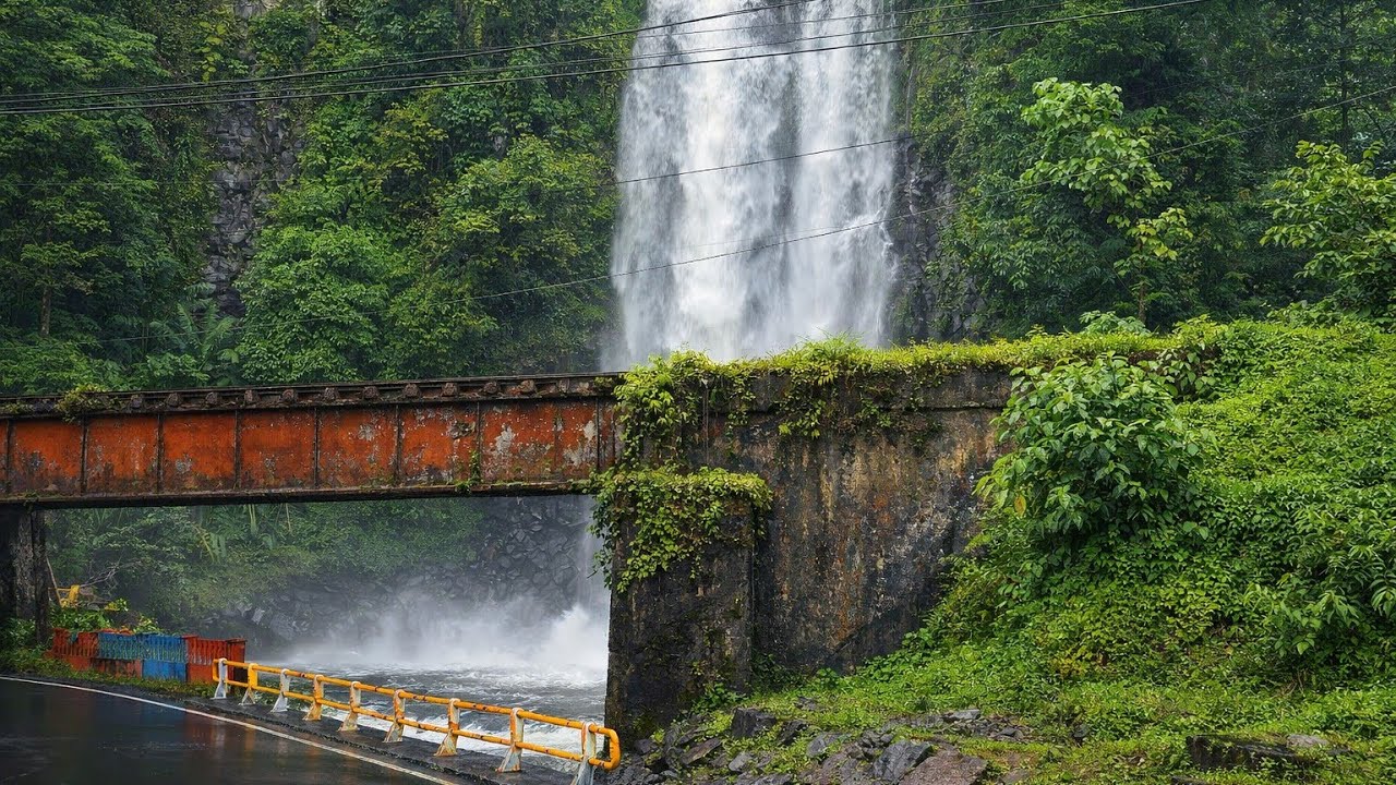 DETIK DETIK MENYERAMKAN AIR TERJUN LEMBAH ANAI MENGAMUK BESAR