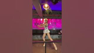 Girlcrush BOMI Fan Maid Cafe Sexy Dance POV