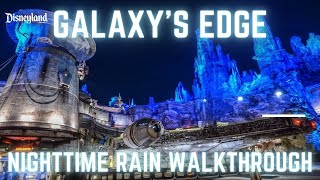 Galaxys Edge Nighttime Walkthrough In The Rain Disneyland Park