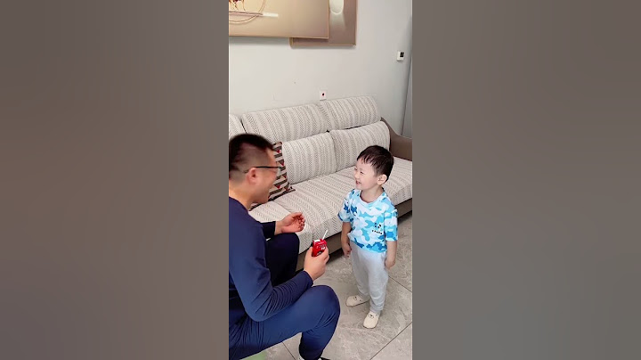 爸爸正在教儿子喊爸爸！不料宝宝却喊出了360度大转弯😂#爸爸带娃 #人类幼崽小奶音 #人类幼崽的迷惑行为 #小铁环游记