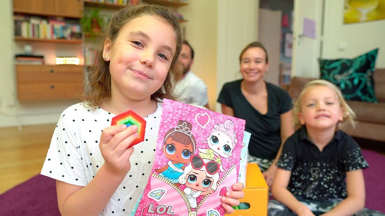 Öppnar post, svarar på frågor + Giveaway