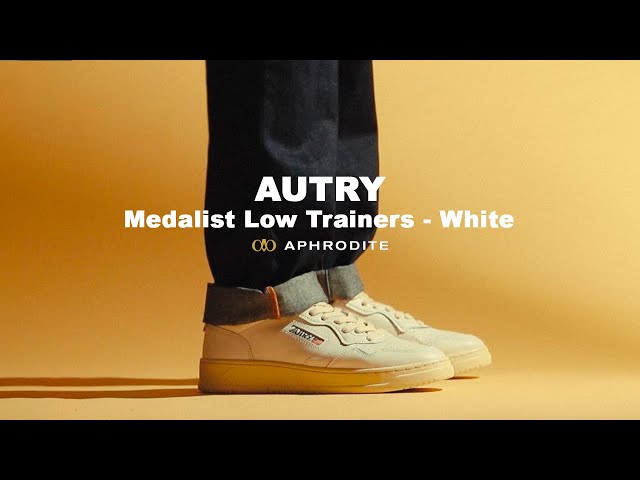 Low trainers