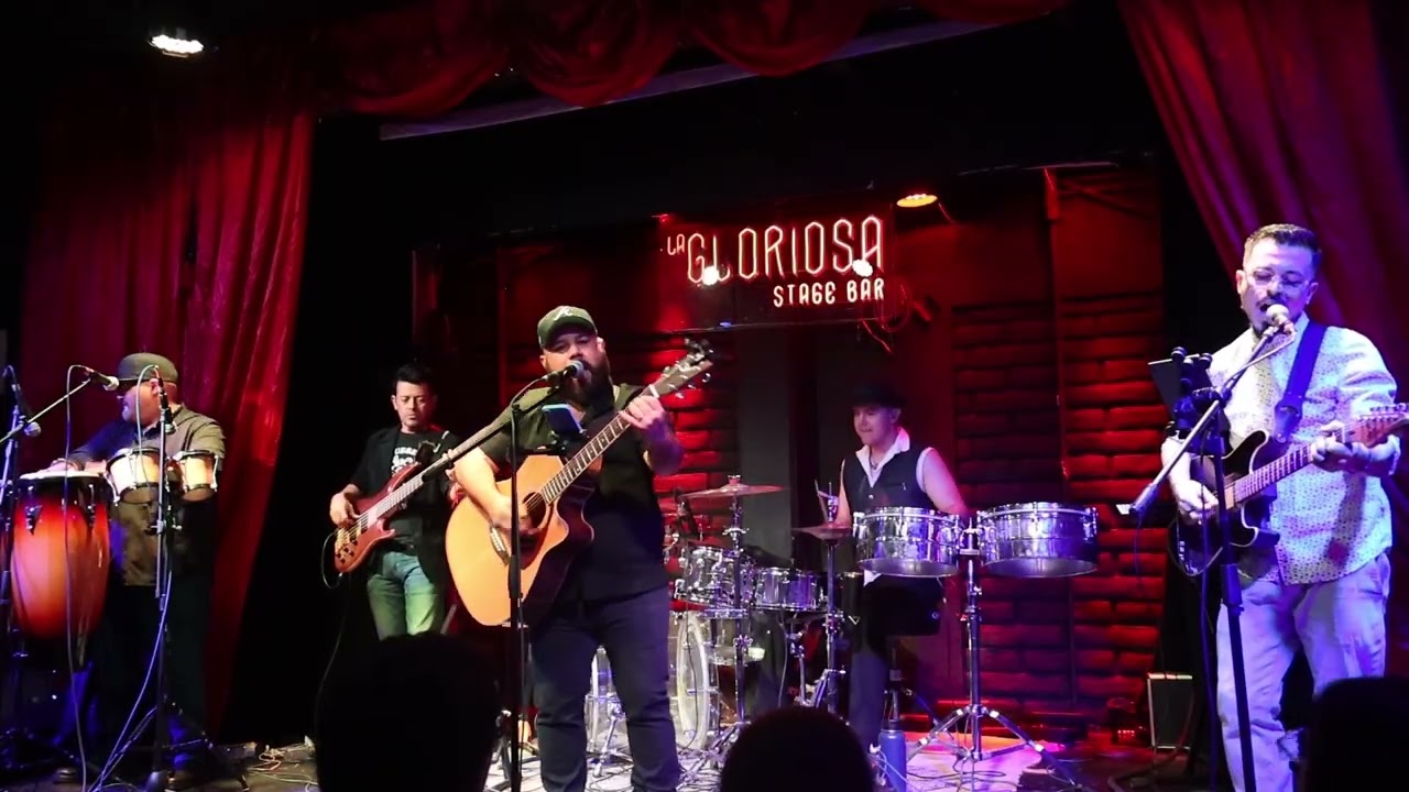 Los Reptilianos - El baile y el salón 