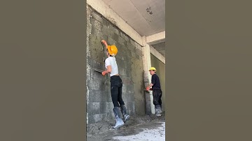 Craftsmen Show The Craft Of Scraping Putty On The Wall