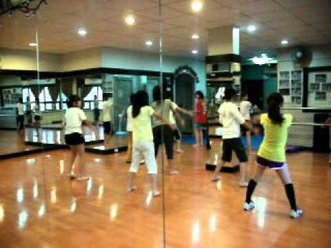 2010啦啦舞一日營開場舞.avi