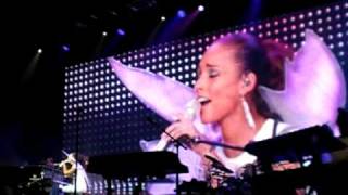 Every Little Bit Hurts - Alicia Keys - As I Am Tour