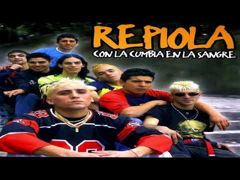 Watch the video for Vuelve A Mi Lado