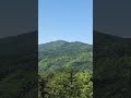 現在、聖高原は三峯山の山頂で撮影中です。