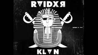 Phonky ass chopped & screwed mix of songs by artists from rvidxr klvn
follow me on twitter @jetsoverboston stayin true - chri$ travi$ da
block king raw, et...