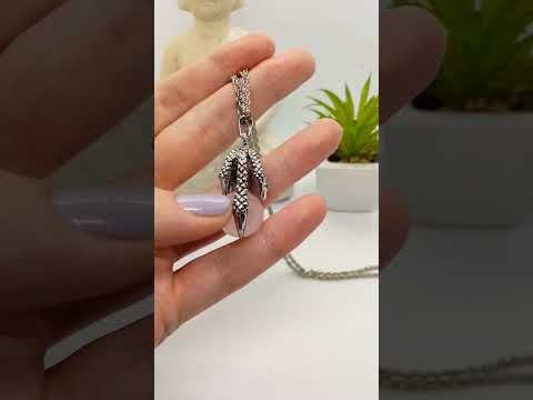 Кулон на ланцюжку "лапа дракона" натуральний камінь рожевий кварц, видео 1