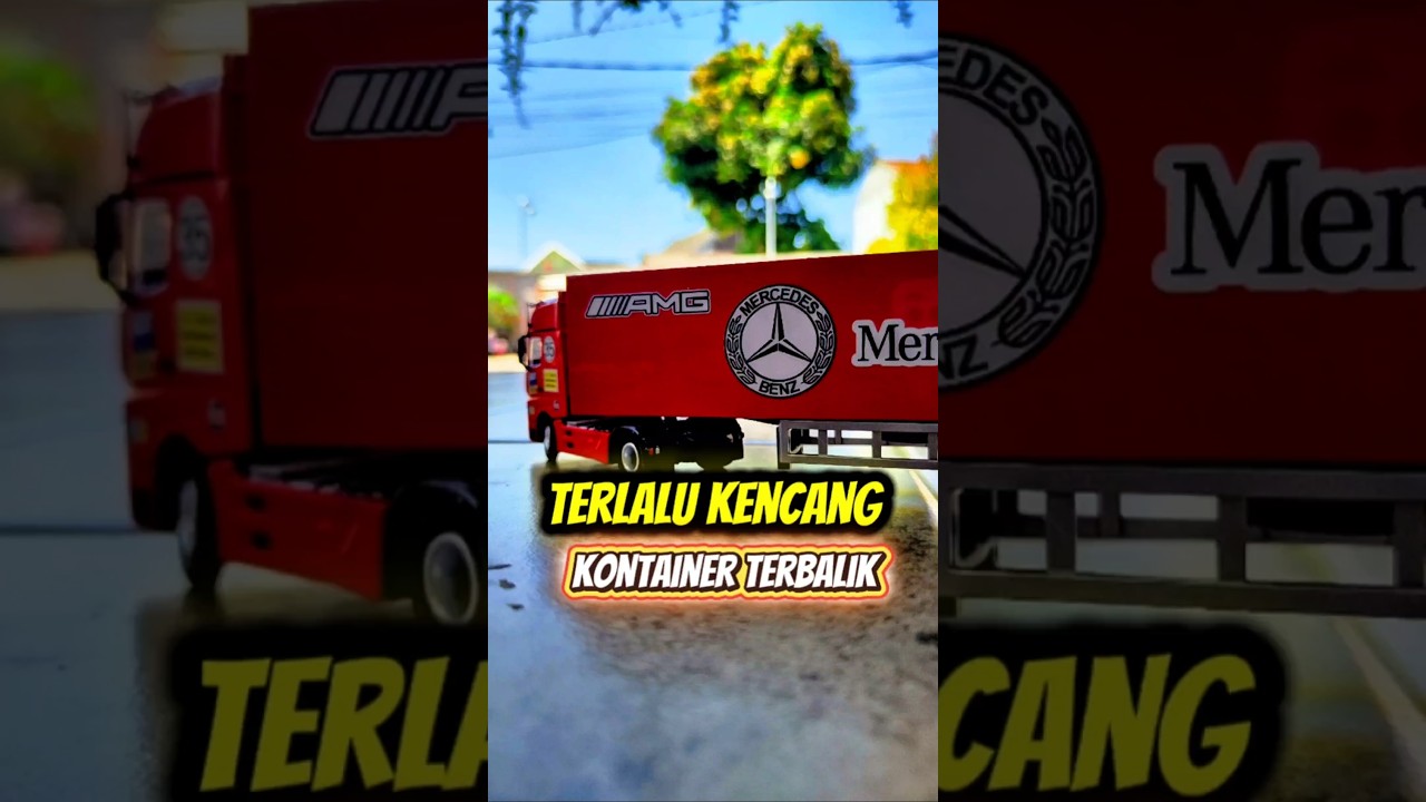 Menikung Terlalu Kencang Kontainer ini Terbalik!