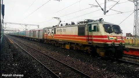 Wap5 12596 Anand vihar- Gorakhpur Humsafar express skips jagatbela